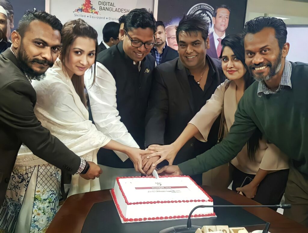 fake-bangladesh-cake-cutting-meme-template